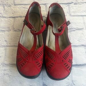 Jambu Red Mary Jane’s Tstrap. Size 9.